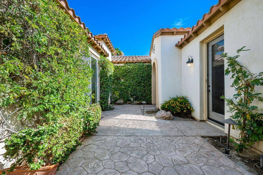 La Quinta, CA 92253,60380 Living Stone DR