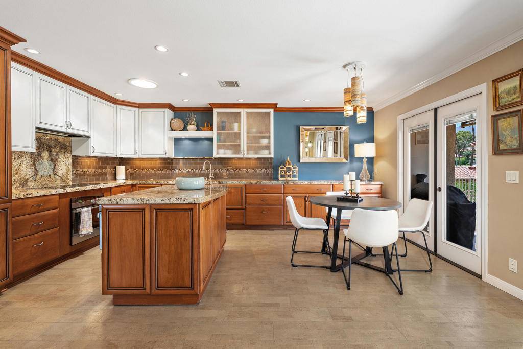 Palm Desert, CA 92260,72853 Don Larson LN