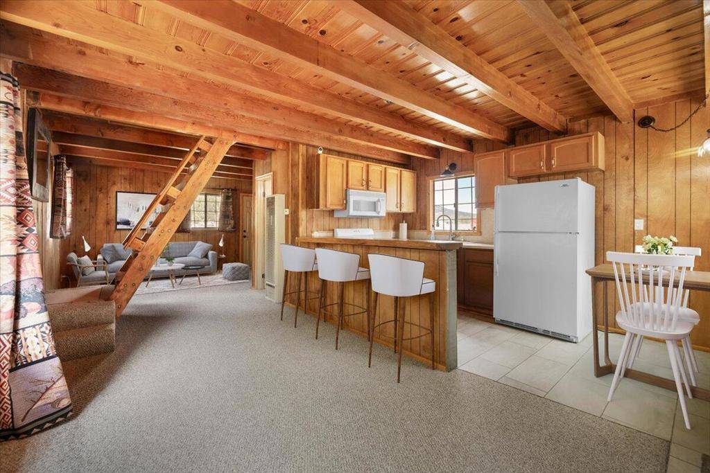 Big Bear, CA 92314,927 W Fairway BLVD
