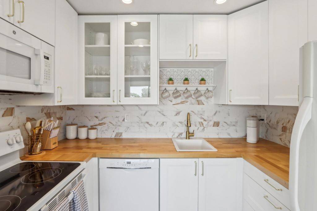 467 S Calle El Segundo #D13 Palm Springs, CA 92262