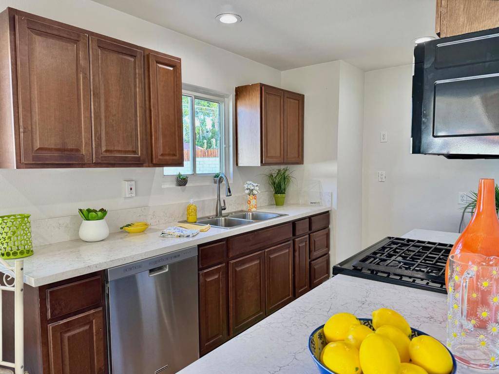 Palm Desert, CA 92260,72766 Tampico DR