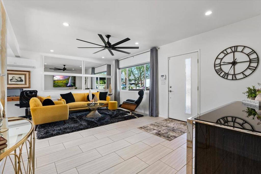 Palm Springs, CA 92264,2020 Lawrence ST