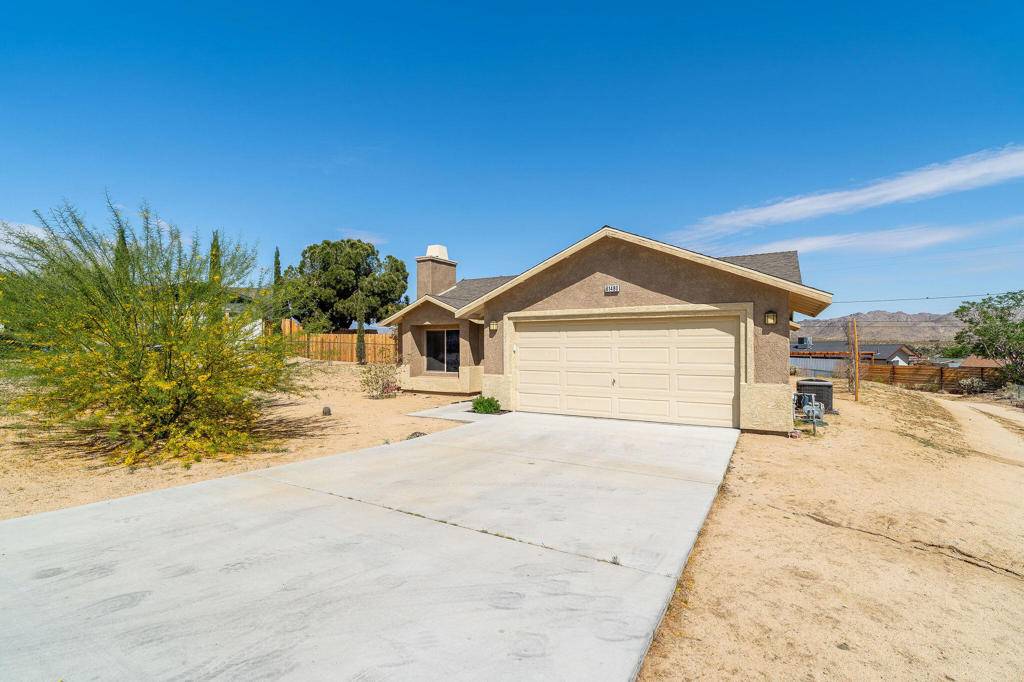 Joshua Tree, CA 92252,61480 Capilla DR