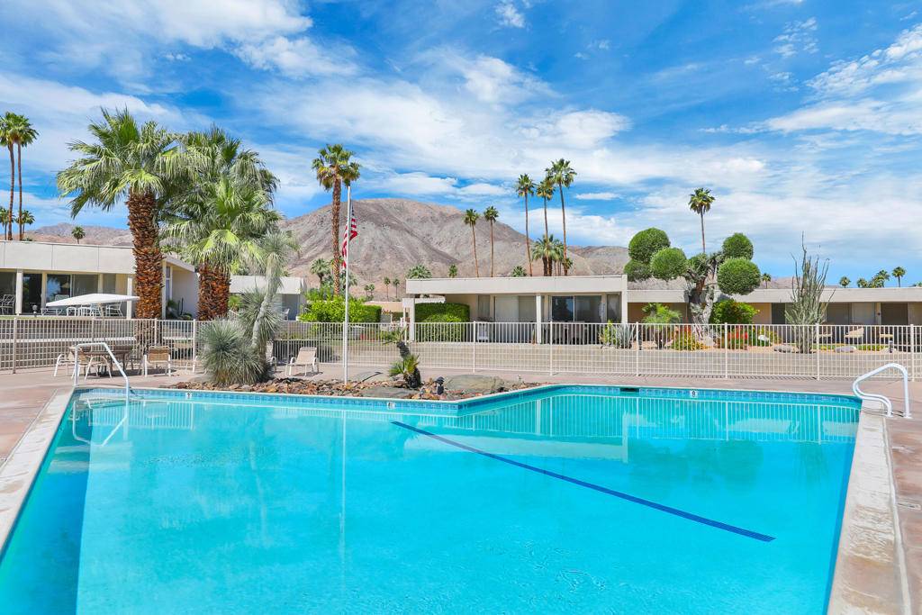 Palm Desert, CA 92260,453 Sandpiper ST