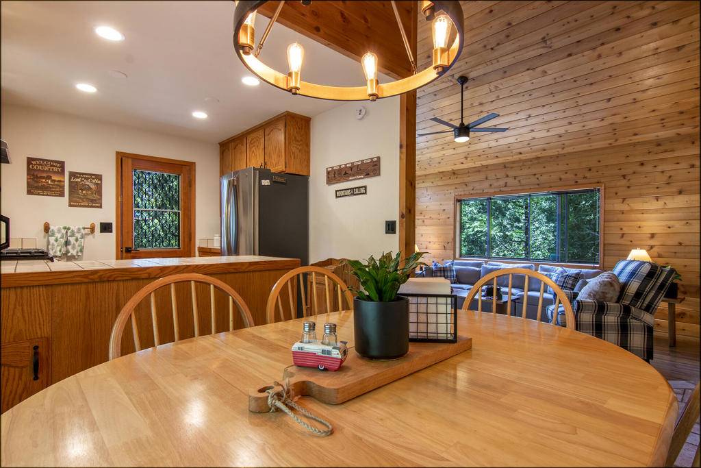 Idyllwild, CA 92549,24561 Lakeview DR