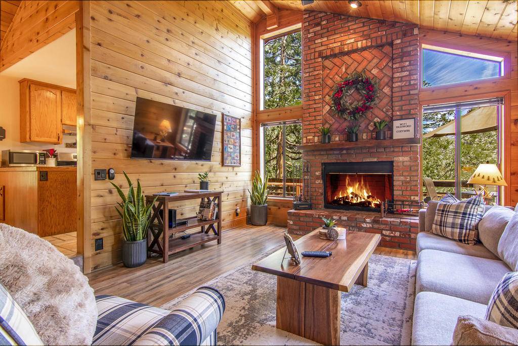 Idyllwild, CA 92549,24561 Lakeview DR