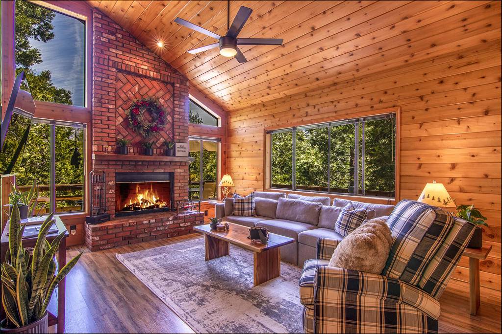 Idyllwild, CA 92549,24561 Lakeview DR