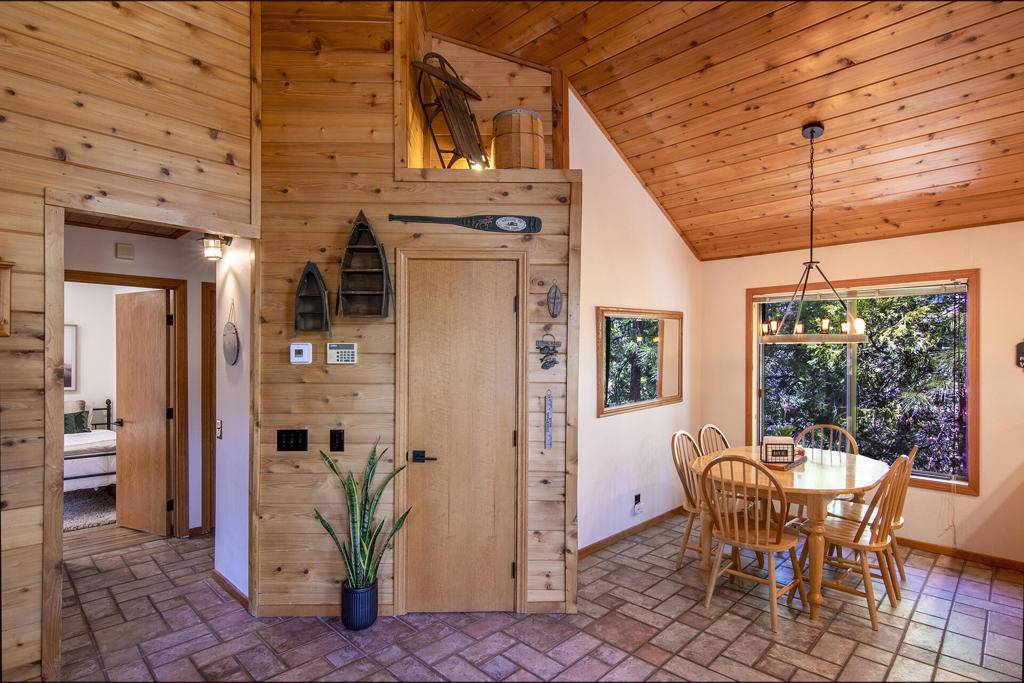 Idyllwild, CA 92549,24561 Lakeview DR