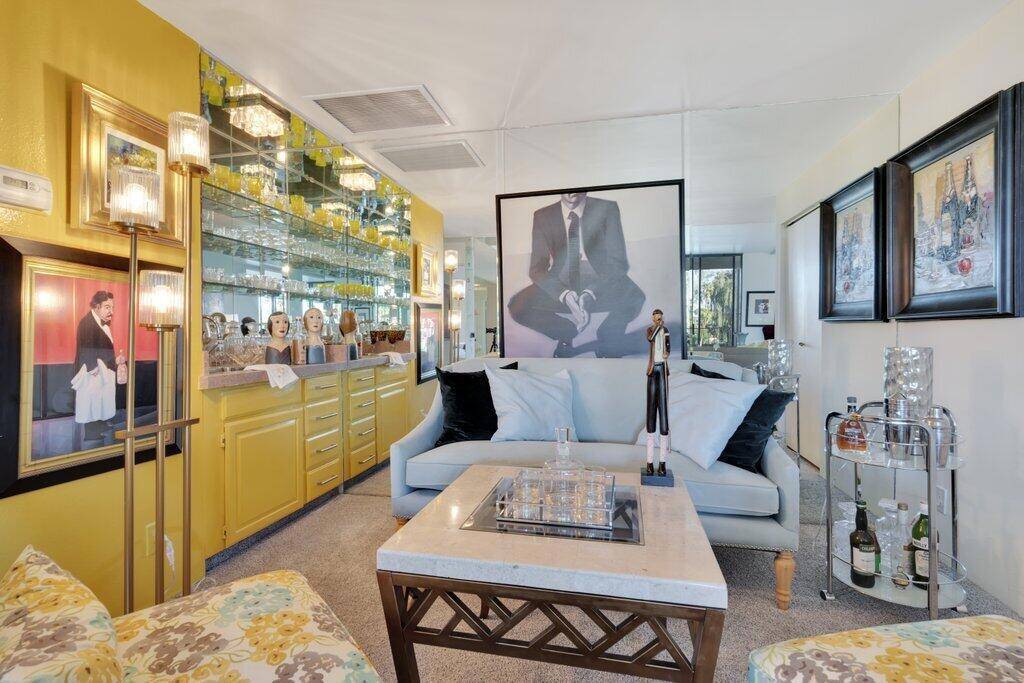 Rancho Mirage, CA 92270,910 Island Drive #302