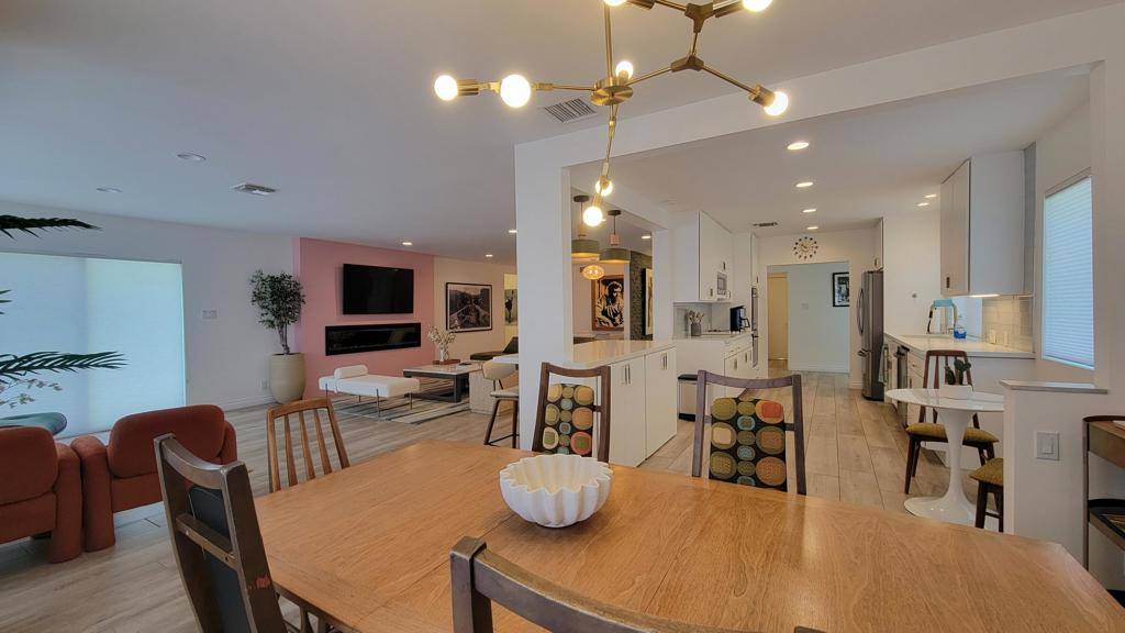 Palm Springs, CA 92262,901 W Via Livorno