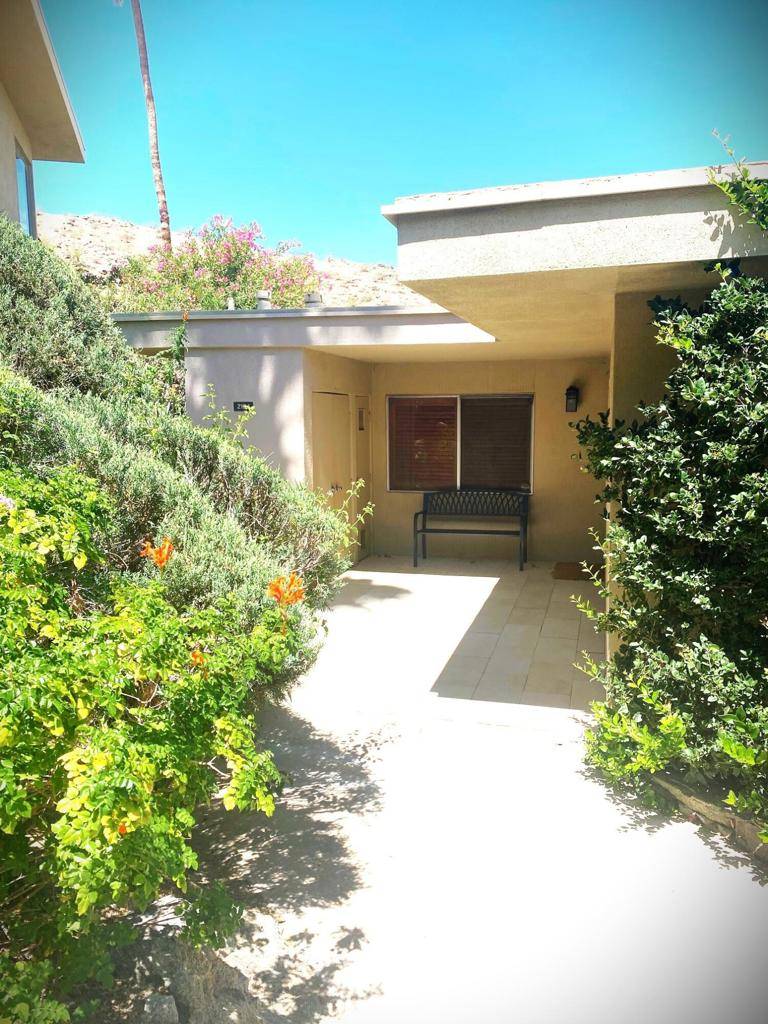 Palm Springs, CA 92264,2104 Southridge DR