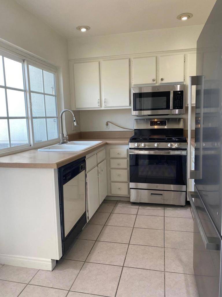 Palm Desert, CA 92260,48810 Desert Flower DR