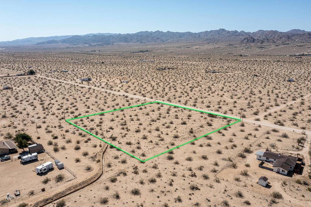 Joshua Tree, CA 92252,305 Two Mile RD