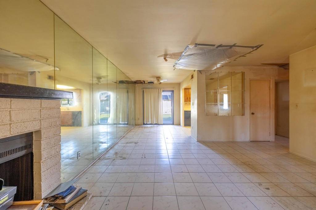 Palm Desert, CA 92211,41075 Largo