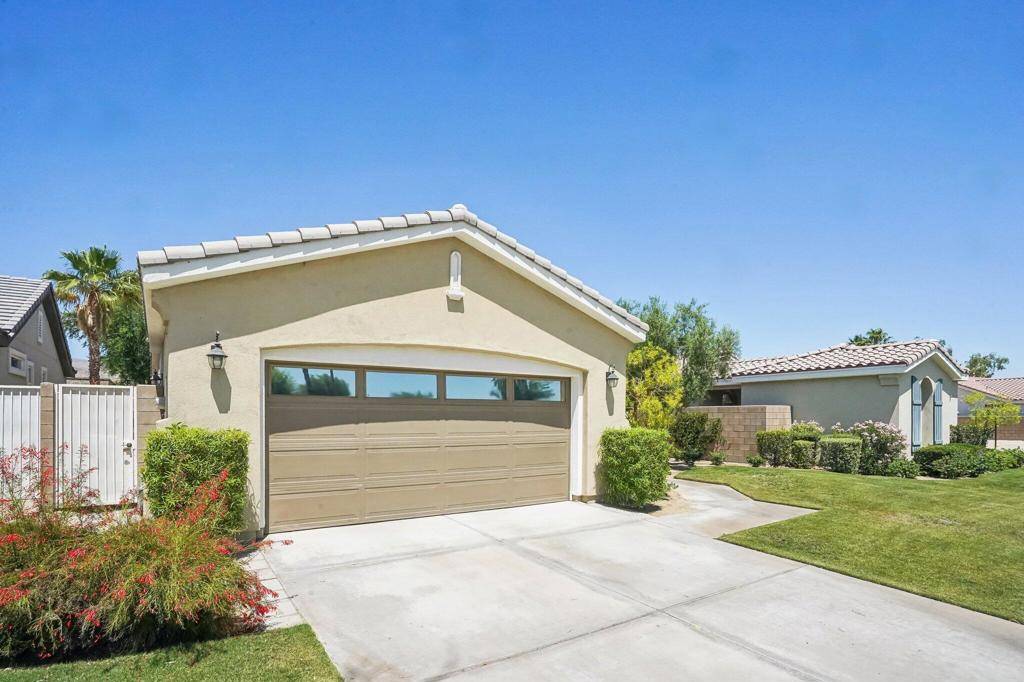La Quinta, CA 92253,60375 Living Stone DR