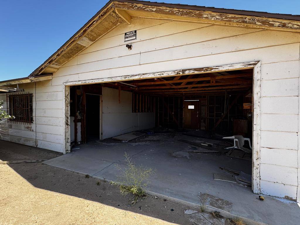 Joshua Tree, CA 92252,757 Mt Nebo RD