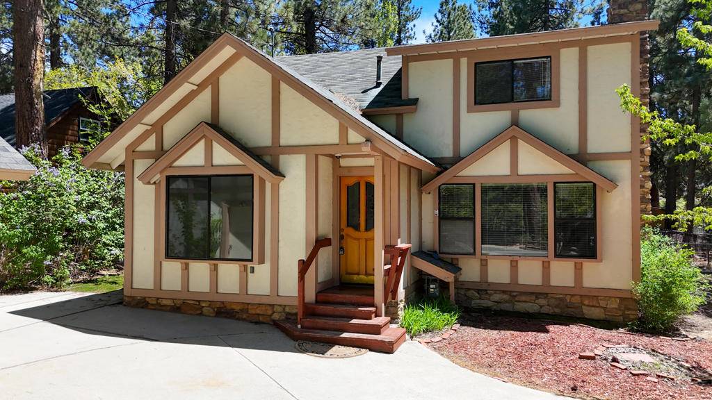 Big Bear, CA 92315,39169 Robin RD