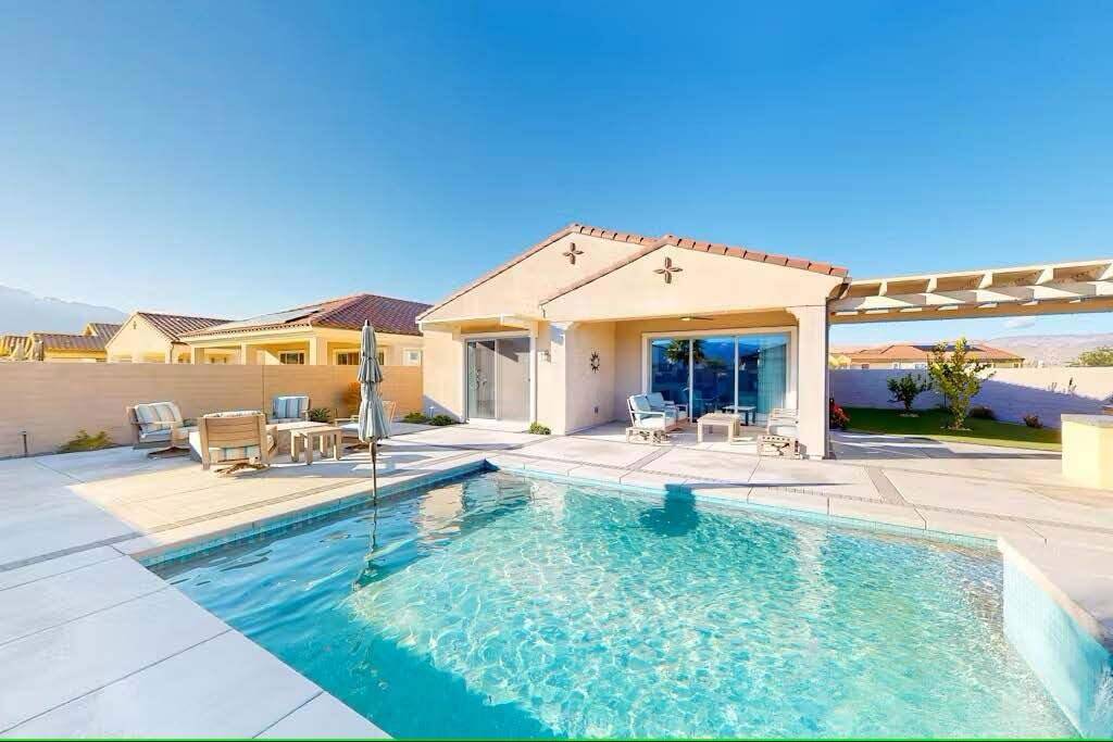 Rancho Mirage, CA 92270,23 Vintage