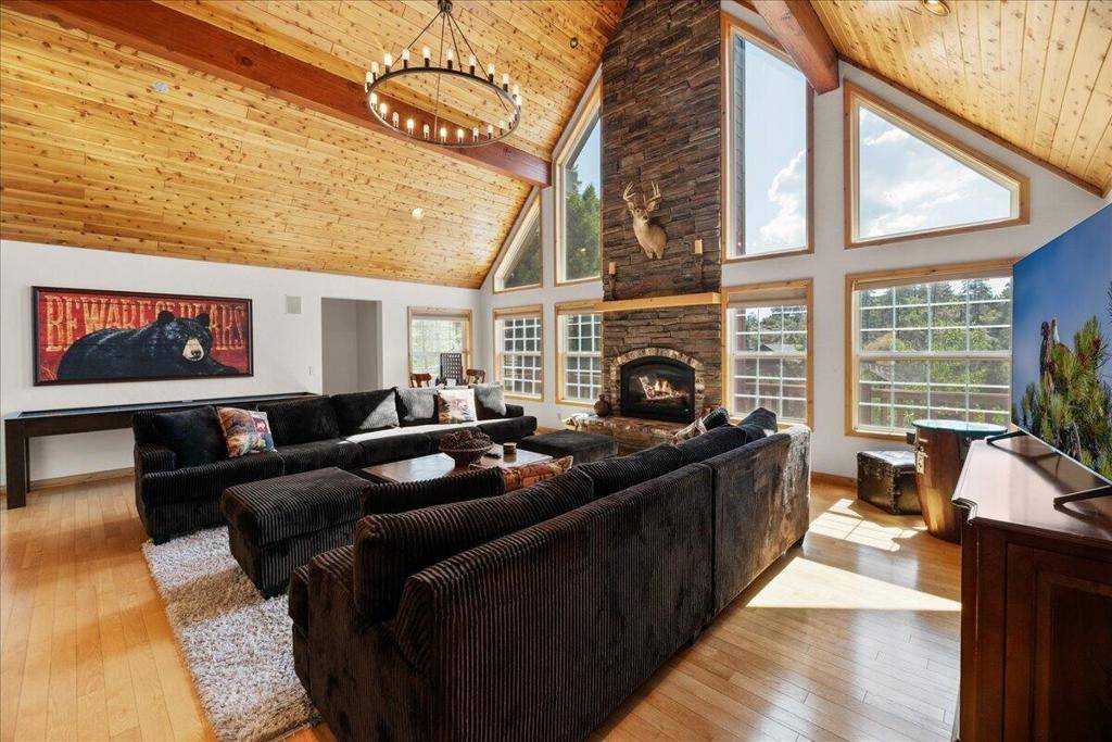Big Bear, CA 92315,305 Starlight CIR