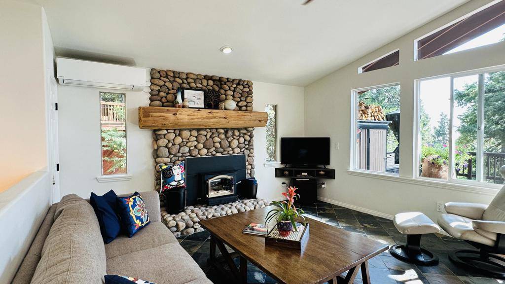 Idyllwild, CA 92549,25275 Norwood DR