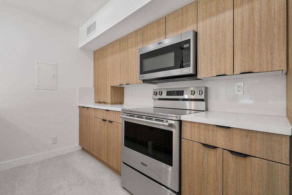 Palm Springs, CA 92264,1655 E Palm Canyon DR #115