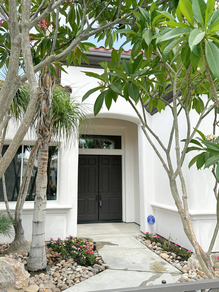 La Quinta, CA 92253,49590 Loren CT