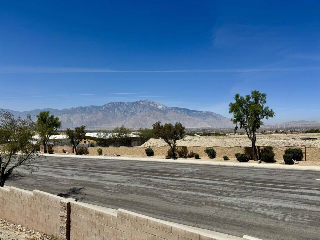 Desert Hot Springs, CA 92240,13697 Mountain Top DR