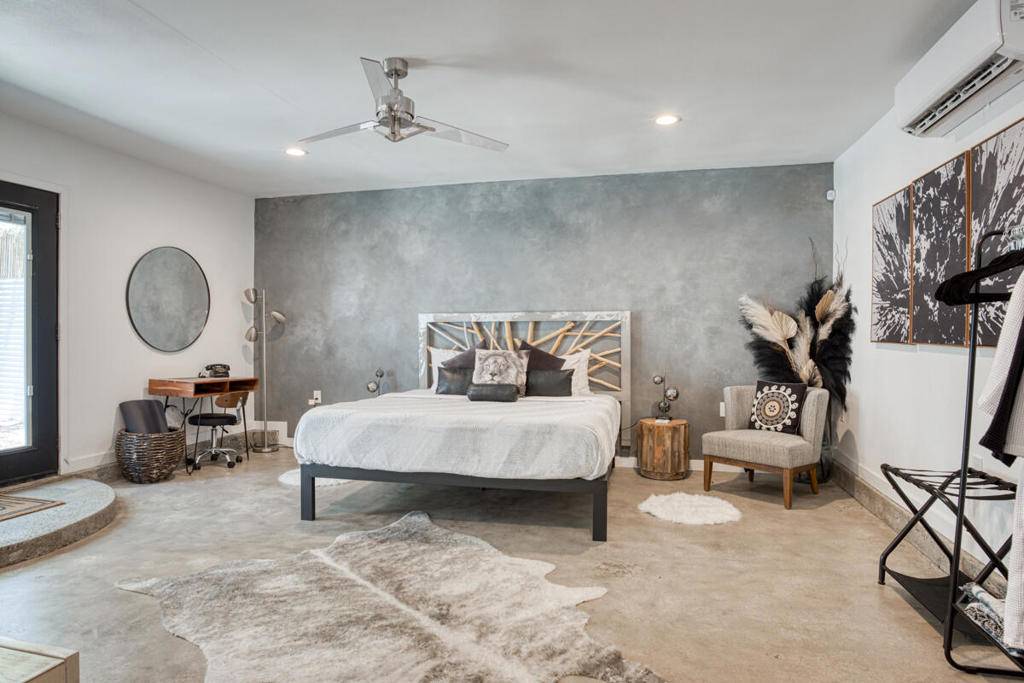 Joshua Tree, CA 92252,61589 El Reposo ST