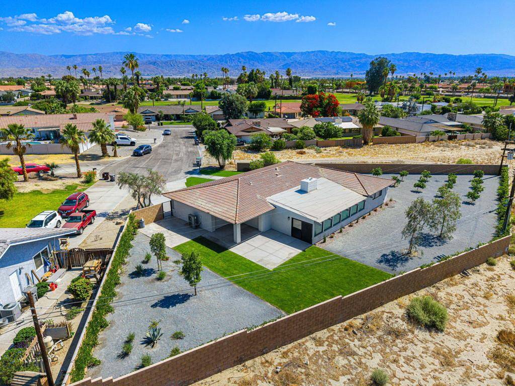La Quinta, CA 92253,79869 Hummingbird LN