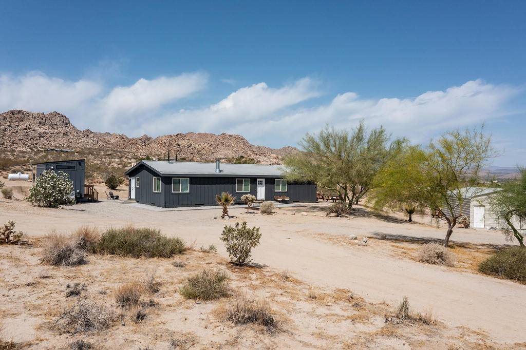 Joshua Tree, CA 92252,7122 Sunkist RD