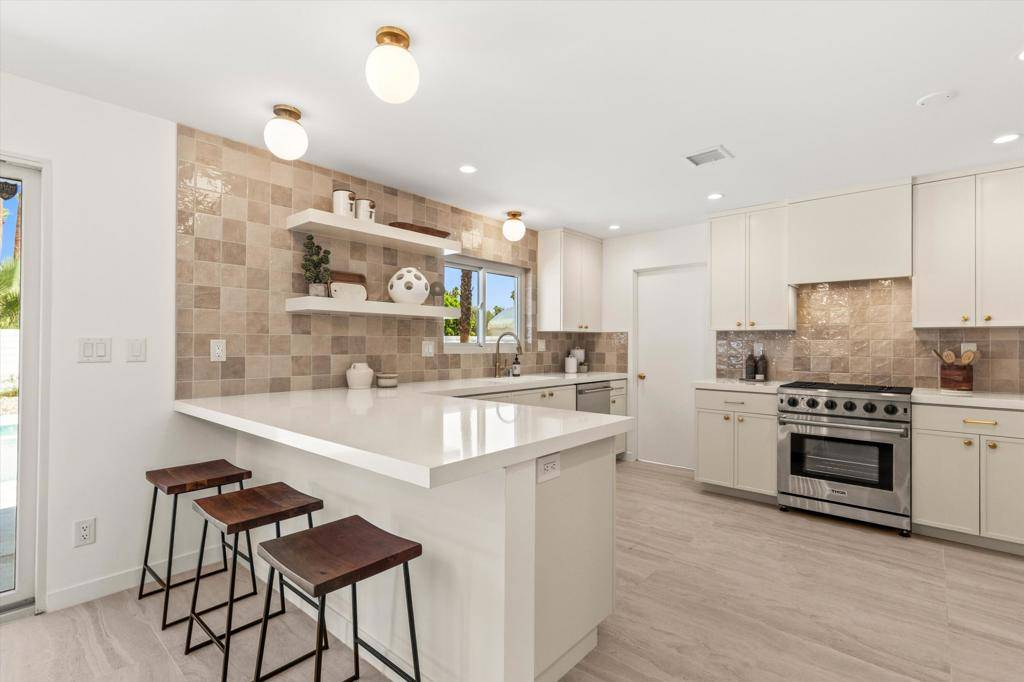 1177 S Farrell DR Palm Springs, CA 92264
