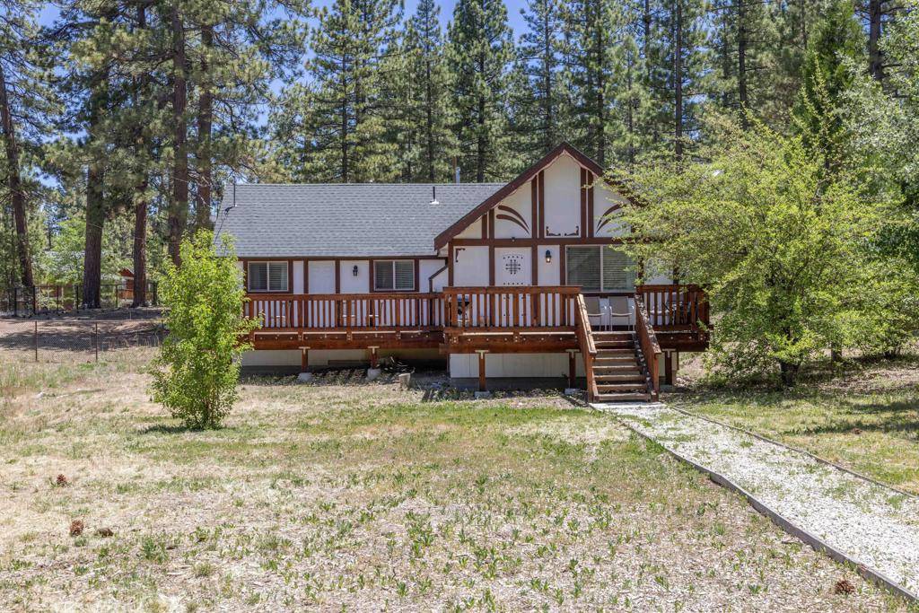 Big Bear, CA 92315,39978 Hillcrest DR