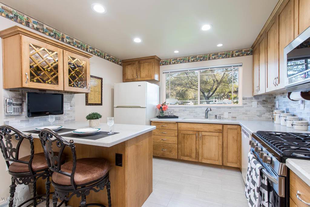 Thousand Oaks, CA 91360,1056 E Avenida De Las Flores