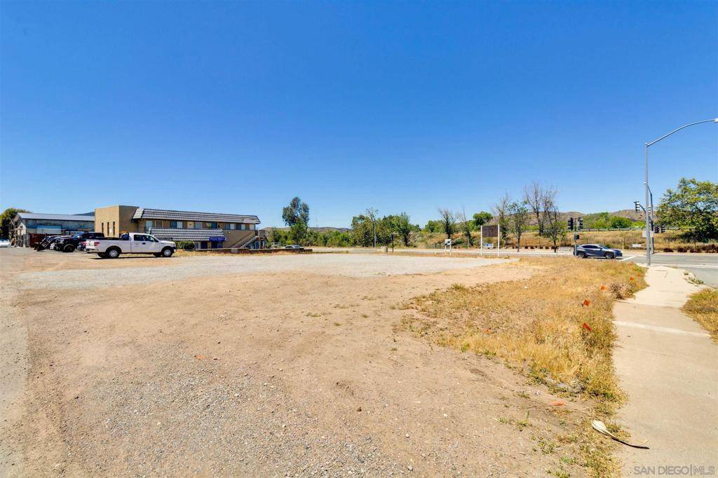 Santee, CA 92071,8069 Mission George 1