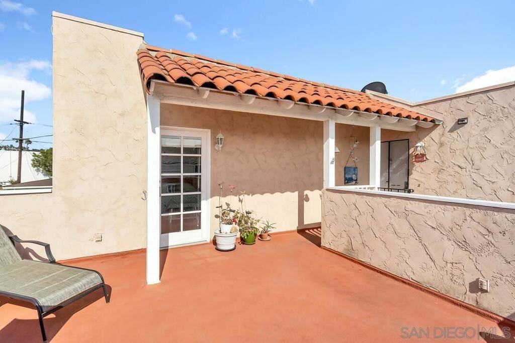 San Diego, CA 92109,2744 Hornblend St #4