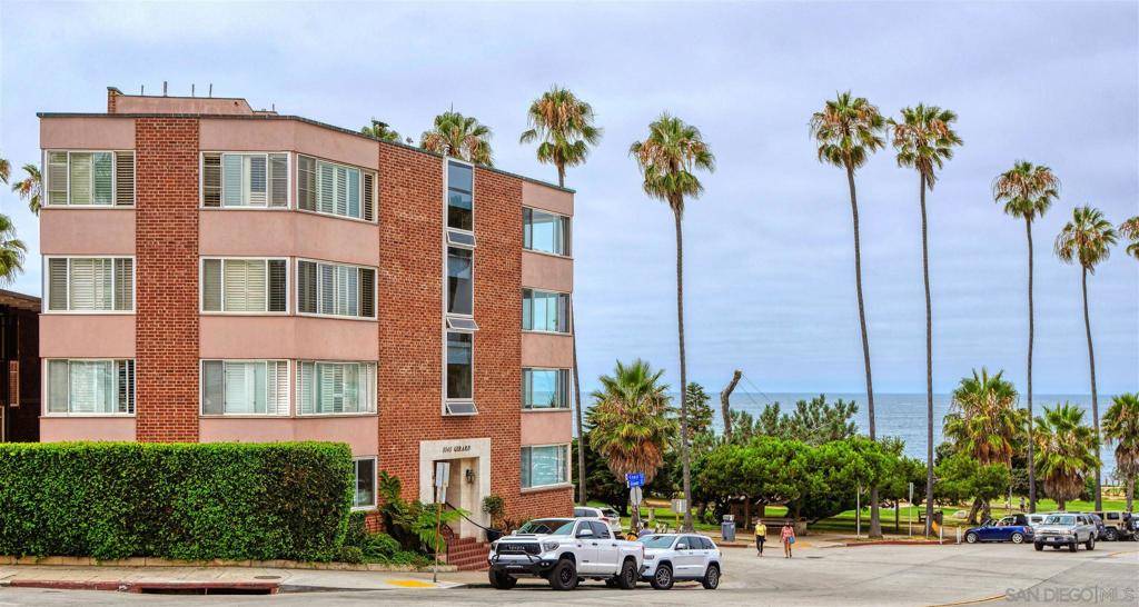 La Jolla, CA 92037,8040 Girard Ave #1