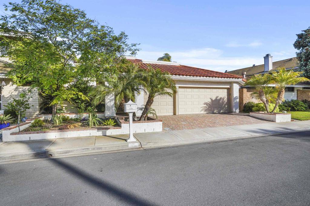 Coronado, CA 92118,25 Buccaneer Way