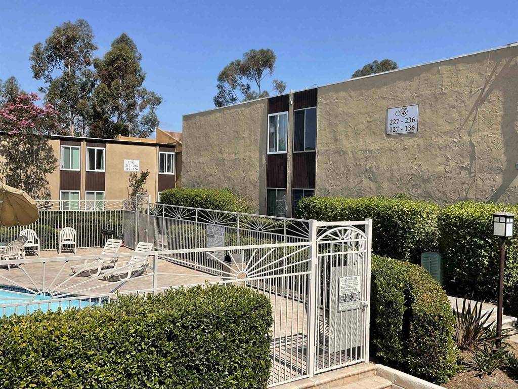 San Diego, CA 92123,3454 Castle Glen #236