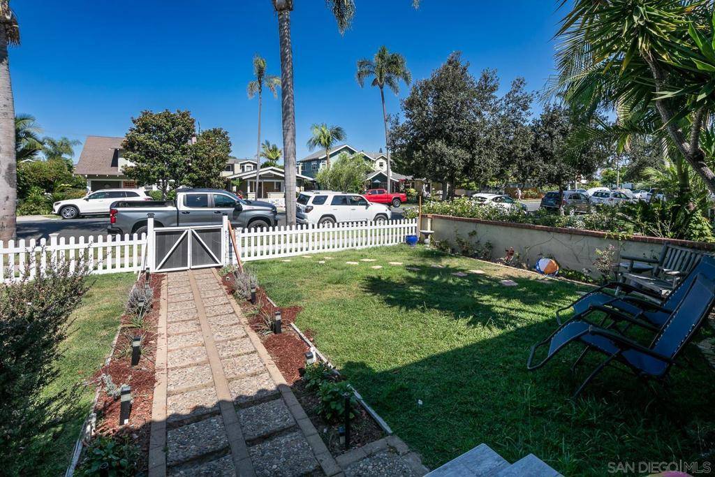 Coronado, CA 92118,743 B Avenue