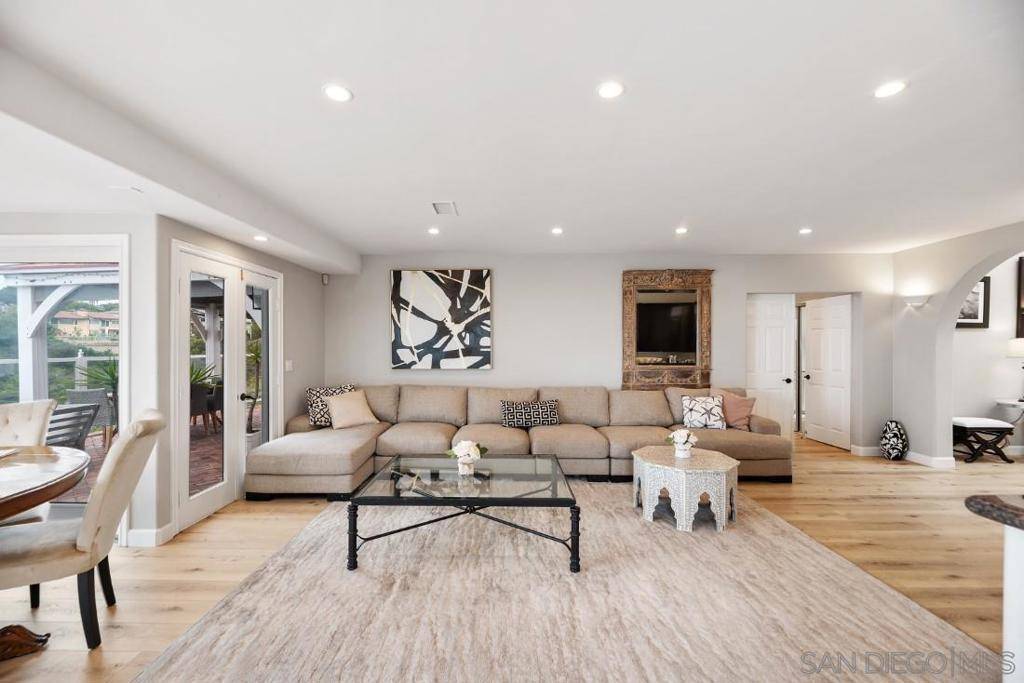 5786 La Jolla Mesa Dr La Jolla, CA 92037