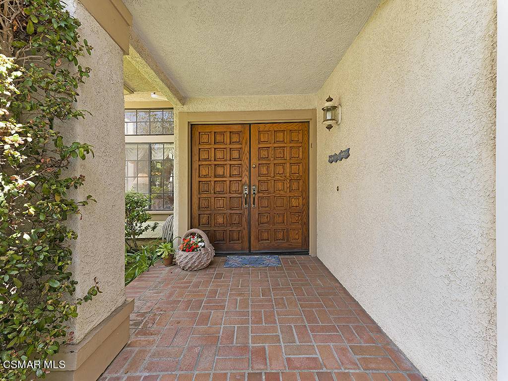 Oak Park, CA 91377,494 Messina PL