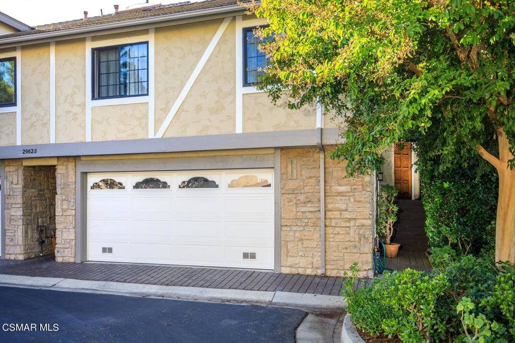 Agoura Hills, CA 91301,29621 Strawberry Hill DR