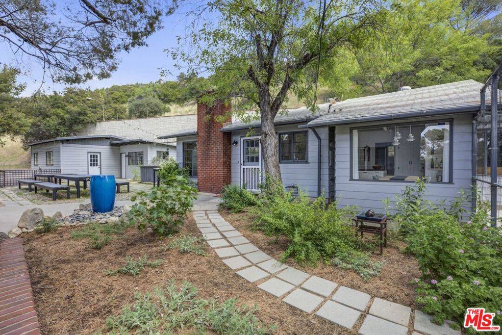 Tujunga, CA 91042,10330 HAINES CANYON AVE