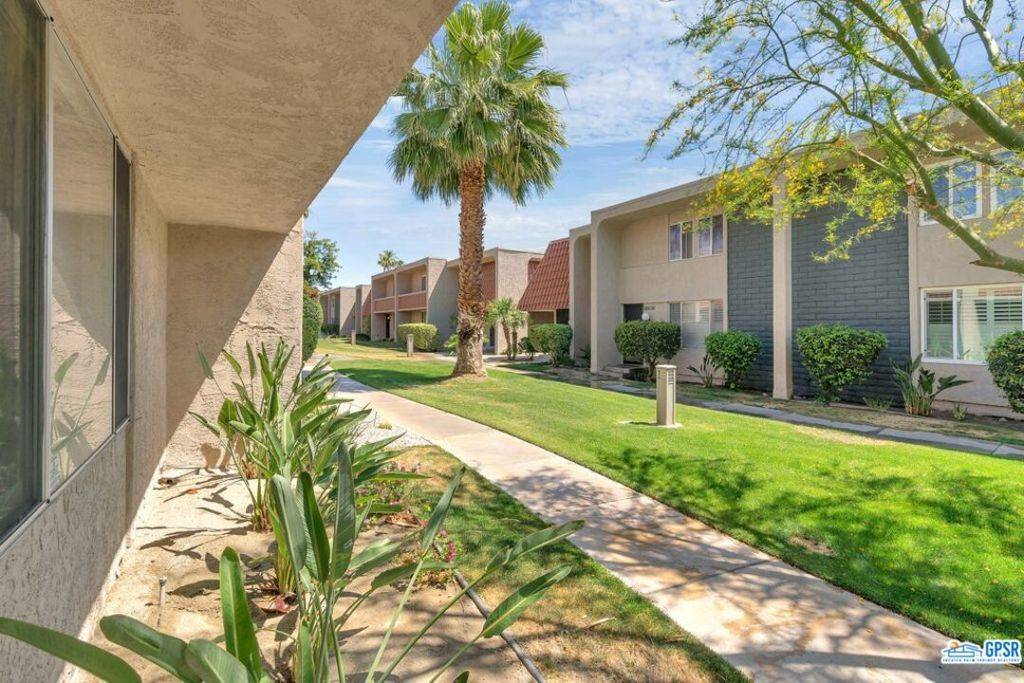 Palm Springs, CA 92262,250 E VIA ESCUELA #F