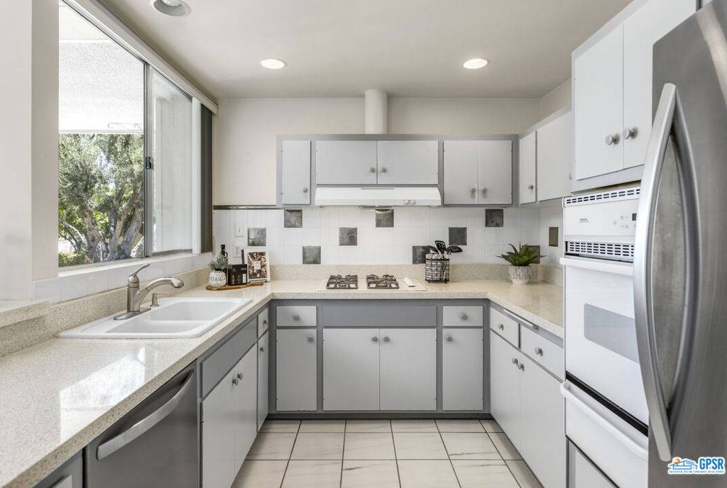 Palm Desert, CA 92260,73700 GRAPEVINE ST #16