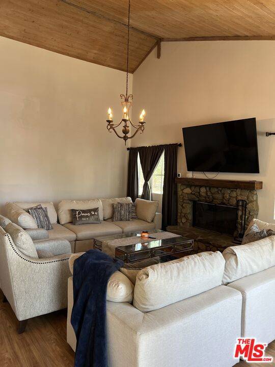 Sylmar, CA 91342,9839 FOOTHILL PL