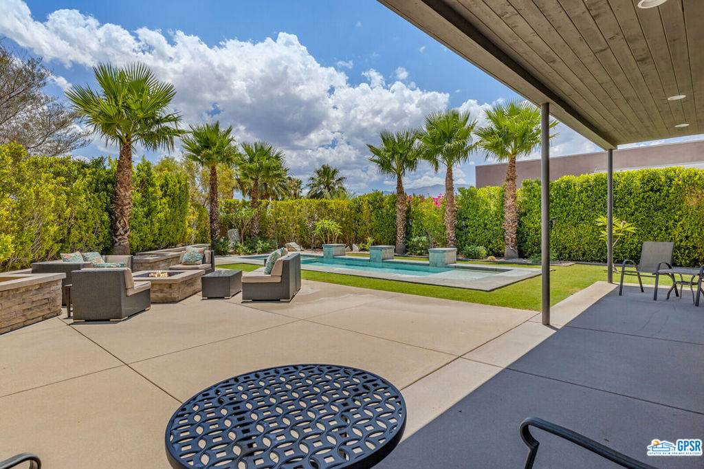 Palm Springs, CA 92262,2506 ISABELLA WAY