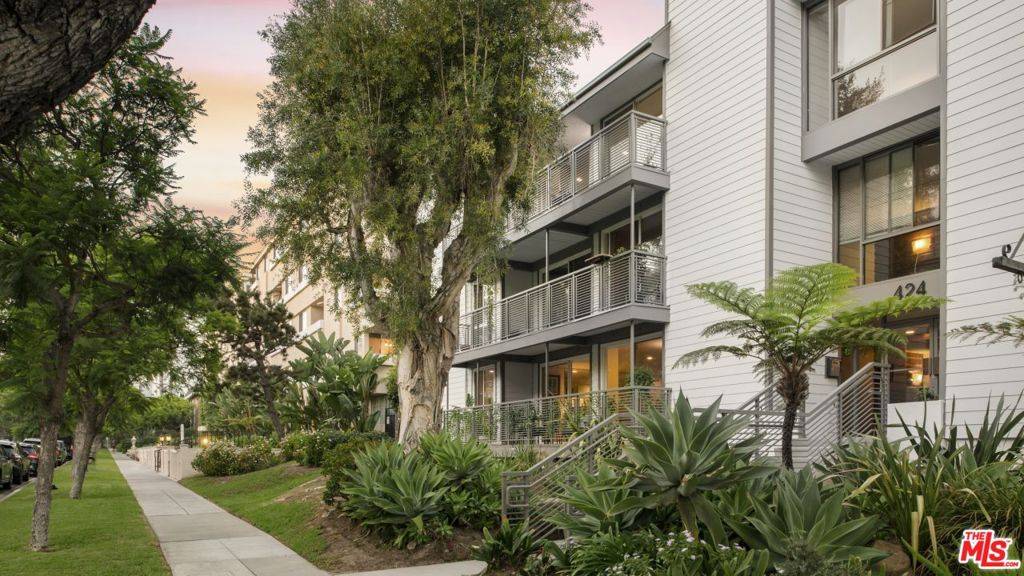 Beverly Hills, CA 90210,424 N Palm DR #101