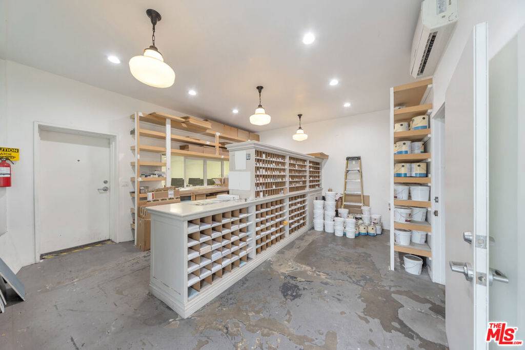 North Hollywood, CA 91601,10835 Magnolia BLVD