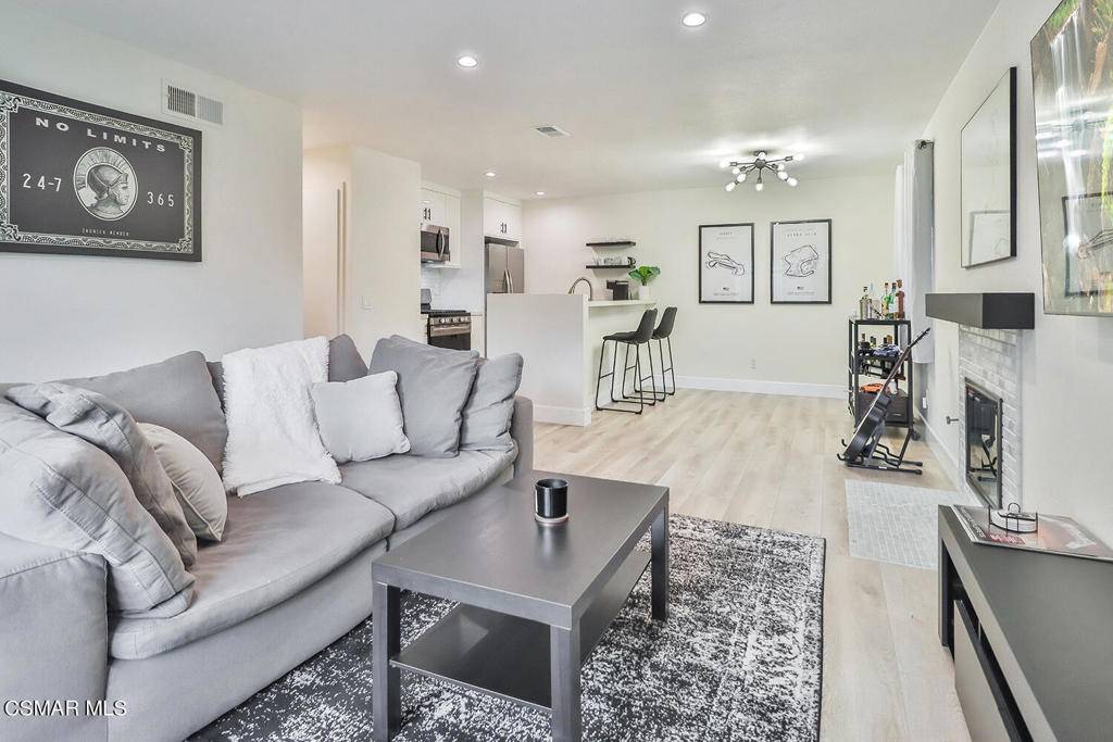 Agoura Hills, CA 91301,28872 Conejo View DR